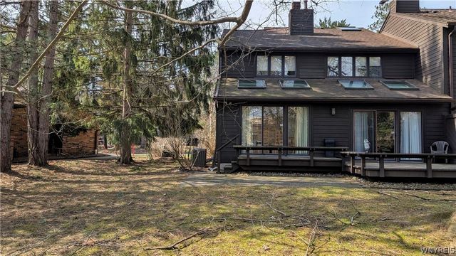 167 Breezewood Cmn, Amherst, NY 14051