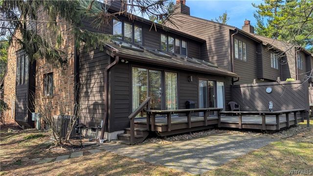 167 Breezewood Cmn, Amherst, NY 14051