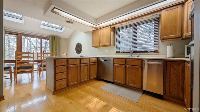 167 Breezewood Cmn, Amherst, NY 14051