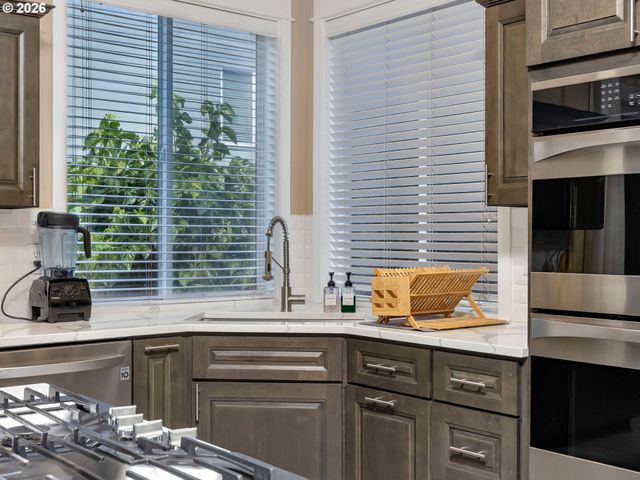 12056 Sw WHISTLERS Loop, Tigard, OR 97223