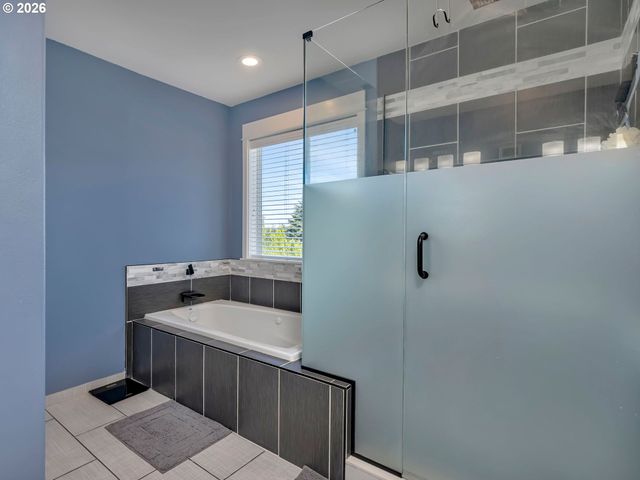 12056 Sw WHISTLERS Loop, Tigard, OR 97223