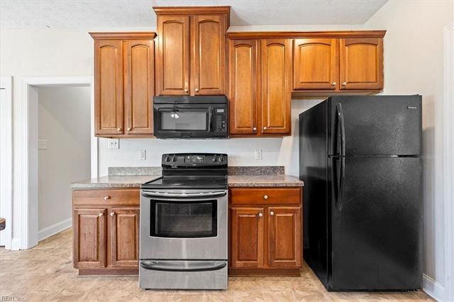 8868 Fenwick Hills PW, Toano, VA 23168