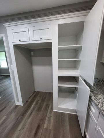 406 E Foley Street, Alvin, TX 77511