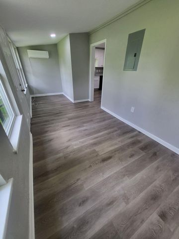 406 E Foley Street, Alvin, TX 77511