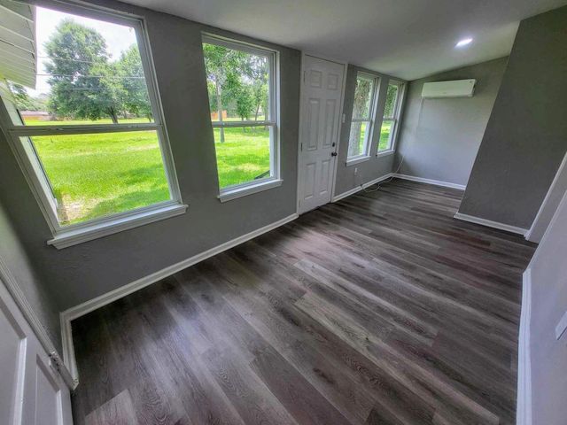 406 E Foley Street, Alvin, TX 77511