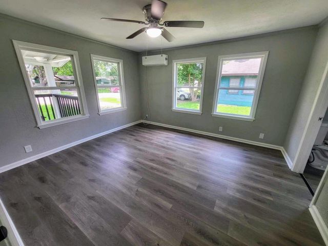 406 E Foley Street, Alvin, TX 77511