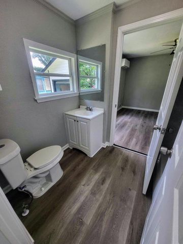 406 E Foley Street, Alvin, TX 77511