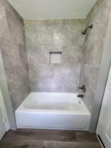 406 E Foley Street, Alvin, TX 77511