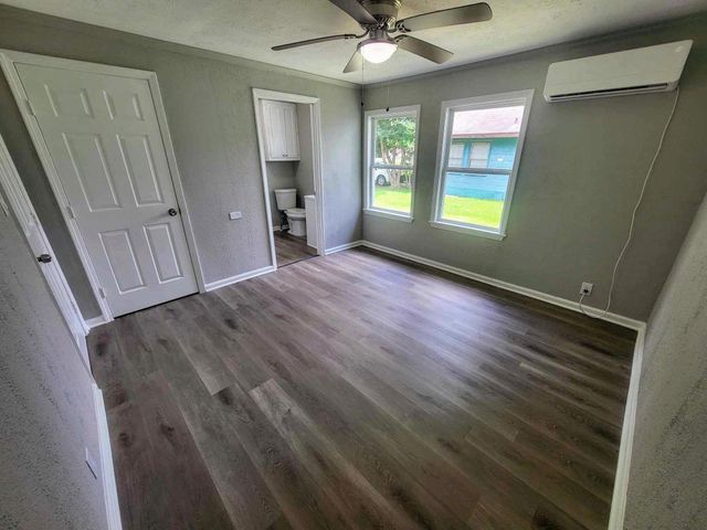 406 E Foley Street, Alvin, TX 77511