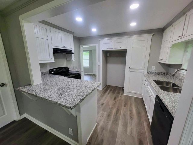 406 E Foley Street, Alvin, TX 77511