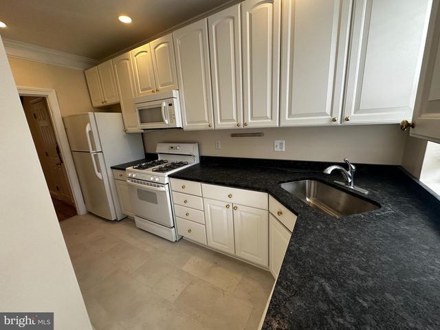 1215 I ST NE, Washington, DC 20002