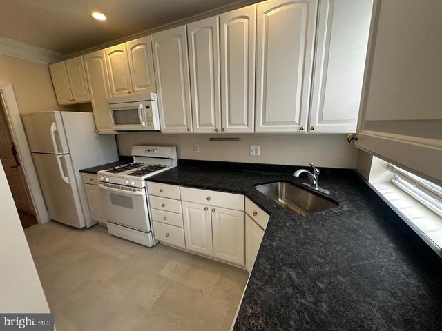 1215 I ST NE, Washington, DC 20002