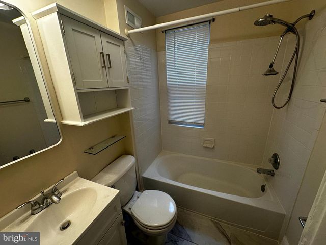 1215 I ST NE, Washington, DC 20002