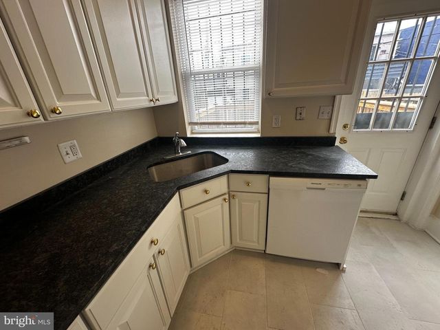 1215 I ST NE, Washington, DC 20002