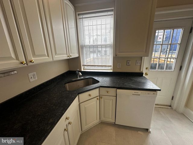 1215 I ST NE, Washington, DC 20002