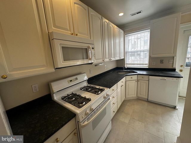 1215 I ST NE, Washington, DC 20002