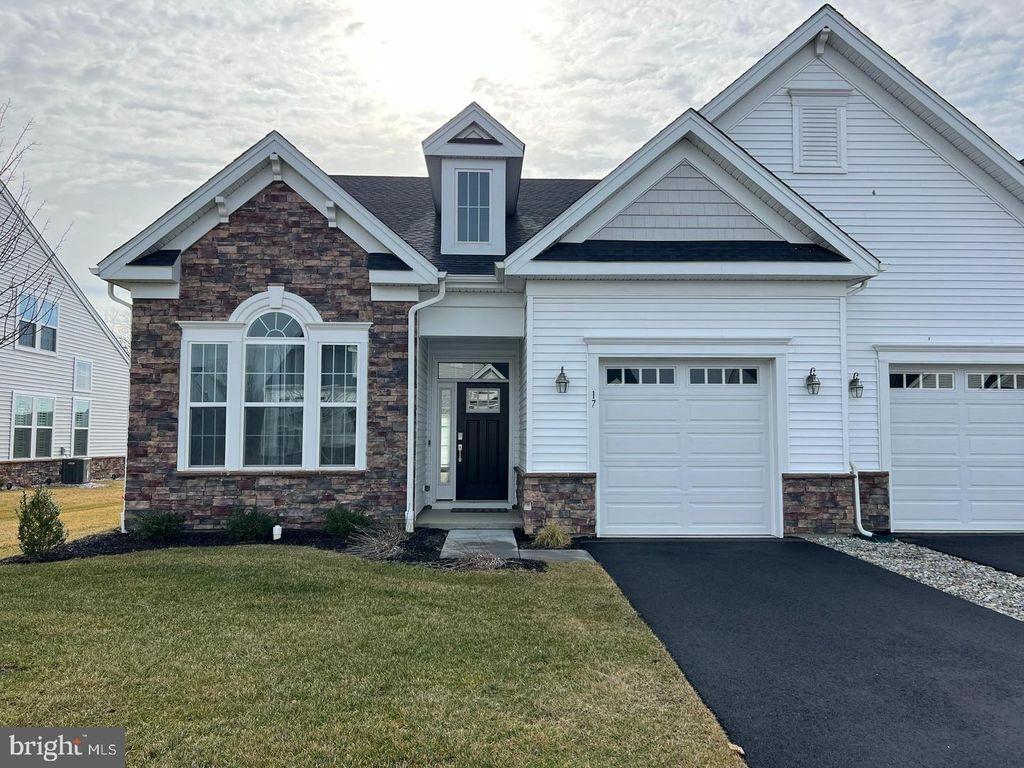 17 NATURE WAY, Mount Holly, NJ 08060