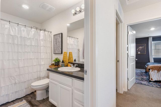 5320 Cumberland Dr, Roseville, CA 95747