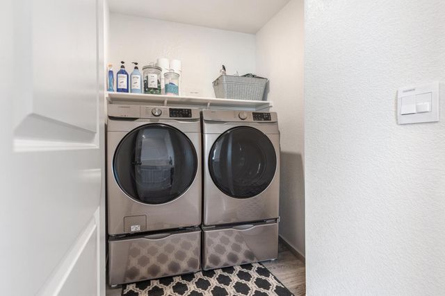 5320 Cumberland Dr, Roseville, CA 95747