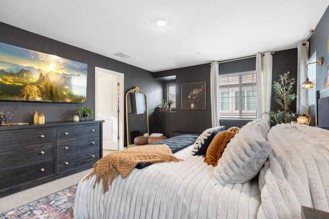 5320 Cumberland Dr, Roseville, CA 95747