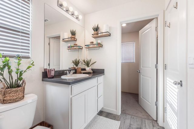 5320 Cumberland Dr, Roseville, CA 95747