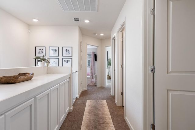 5320 Cumberland Dr, Roseville, CA 95747