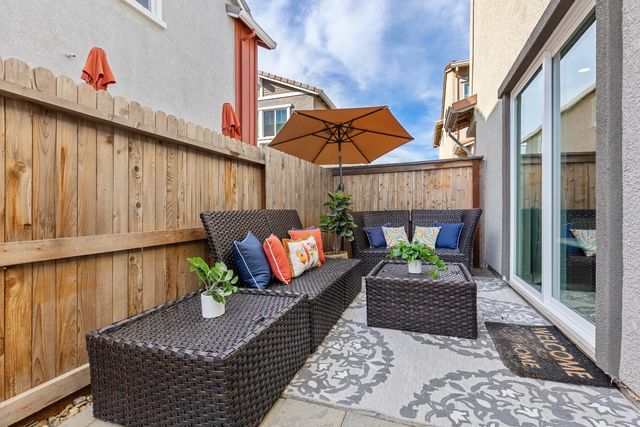 5320 Cumberland Dr, Roseville, CA 95747