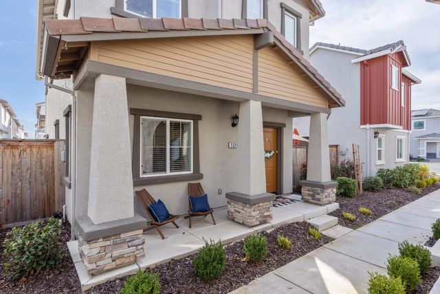 5320 Cumberland Dr, Roseville, CA 95747