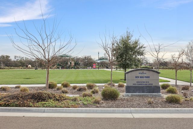5320 Cumberland Dr, Roseville, CA 95747