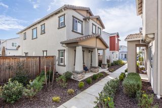 5320 Cumberland Dr, Roseville, CA 95747