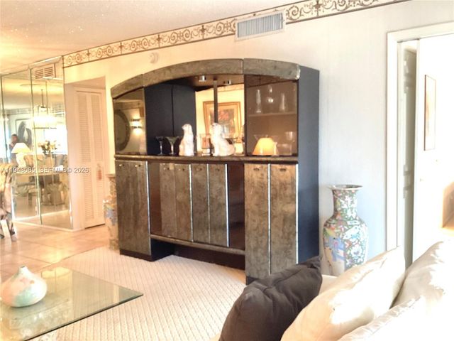 3300 N Palm Aire Dr 504, Pompano Beach, FL 33069