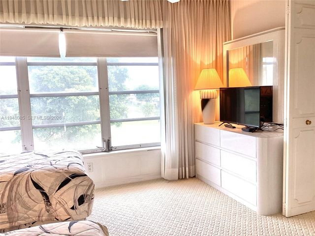 3300 N Palm Aire Dr 504, Pompano Beach, FL 33069