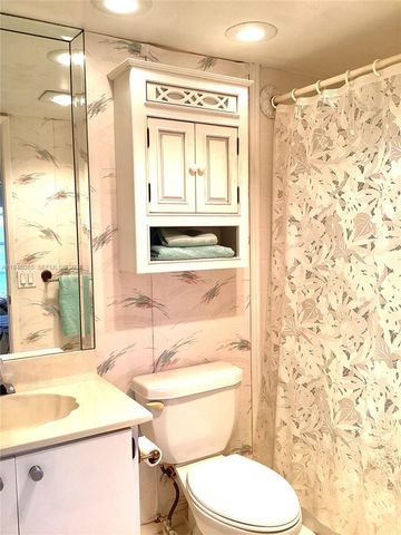 3300 N Palm Aire Dr 504, Pompano Beach, FL 33069