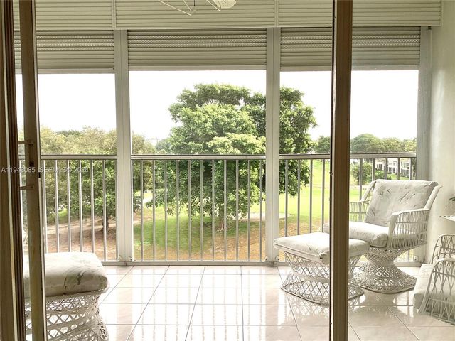 3300 N Palm Aire Dr 504, Pompano Beach, FL 33069