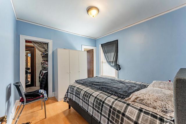 7533 N Ridge Boulevard, Chicago, IL 60645