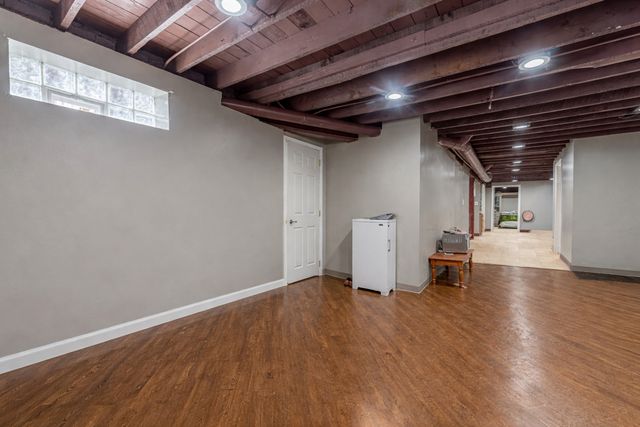 7533 N Ridge Boulevard, Chicago, IL 60645