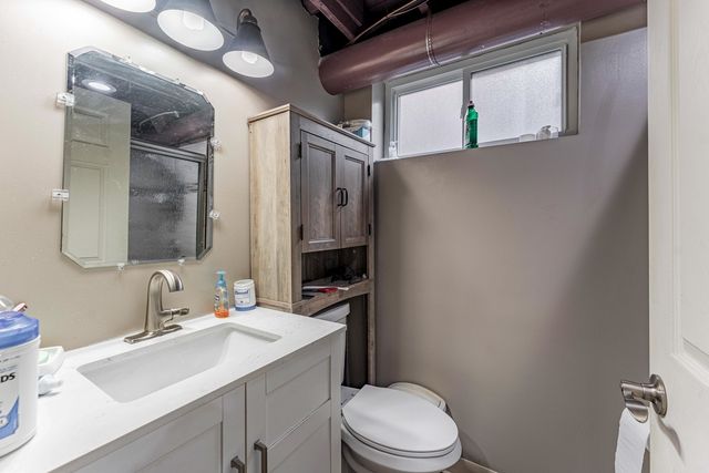 7533 N Ridge Boulevard, Chicago, IL 60645