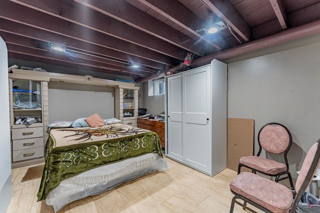 7533 N Ridge Boulevard, Chicago, IL 60645