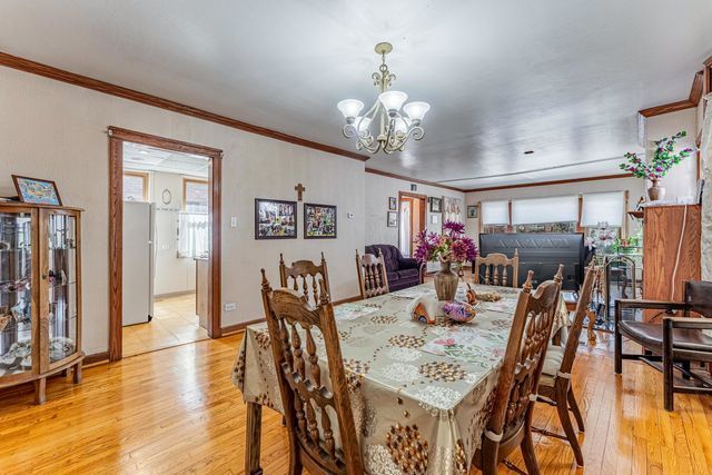 7533 N Ridge Boulevard, Chicago, IL 60645