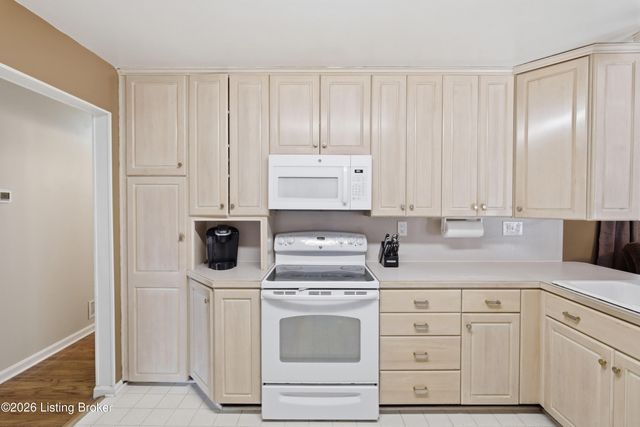 4101 Landside Dr, Louisville, KY 40220