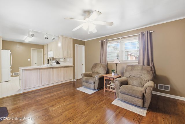 4101 Landside Dr, Louisville, KY 40220