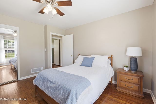 4101 Landside Dr, Louisville, KY 40220