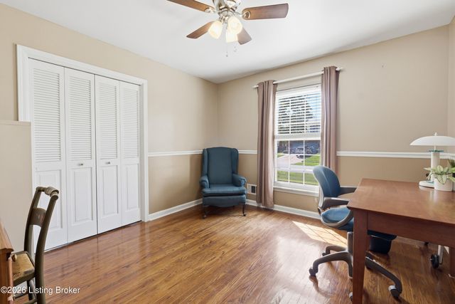 4101 Landside Dr, Louisville, KY 40220