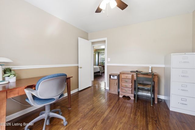 4101 Landside Dr, Louisville, KY 40220