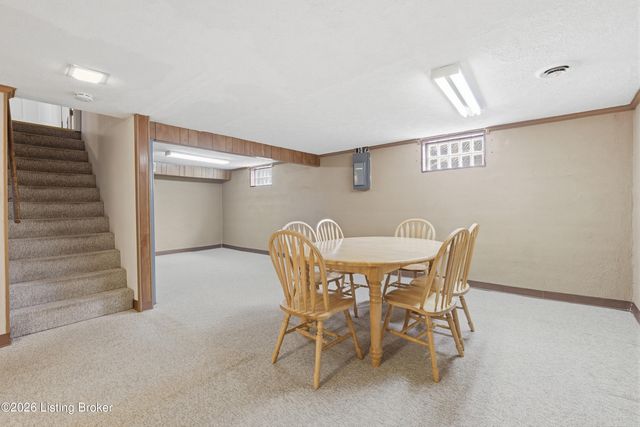 4101 Landside Dr, Louisville, KY 40220