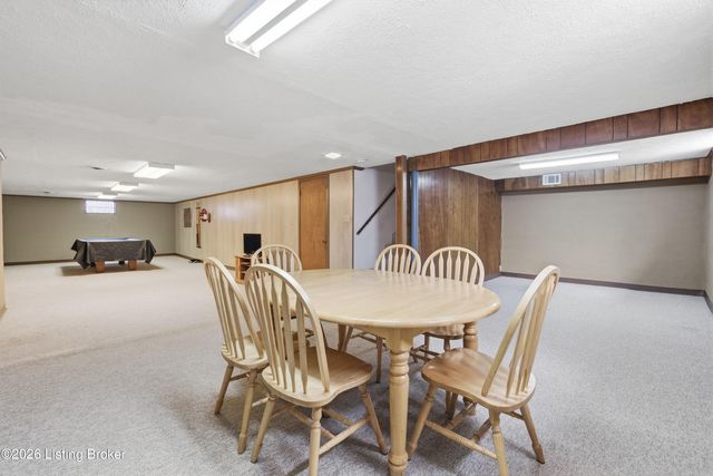 4101 Landside Dr, Louisville, KY 40220