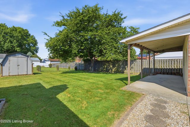 4101 Landside Dr, Louisville, KY 40220