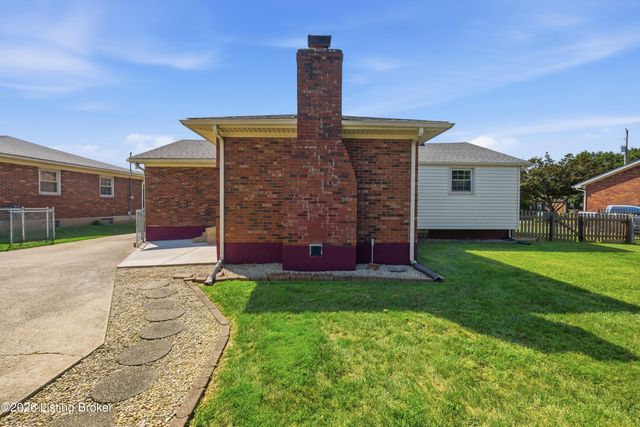 4101 Landside Dr, Louisville, KY 40220