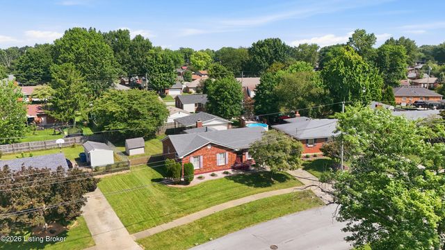 4101 Landside Dr, Louisville, KY 40220