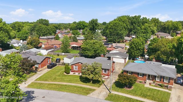 4101 Landside Dr, Louisville, KY 40220